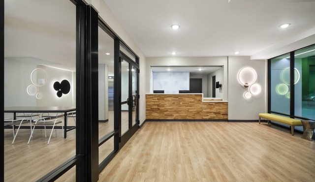 ECHO Suites Extended Stay by Wyndham Springfield Airport PLZ