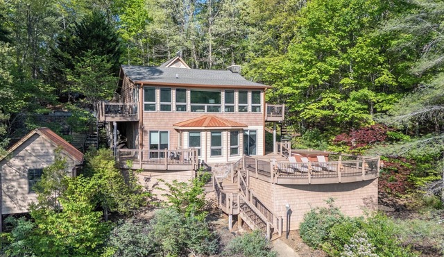 Echoes On The Lake - Blue Ridge GA
