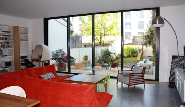 Echoppe renovated by architect of 23O m2 - 5 Ch in peace with garden