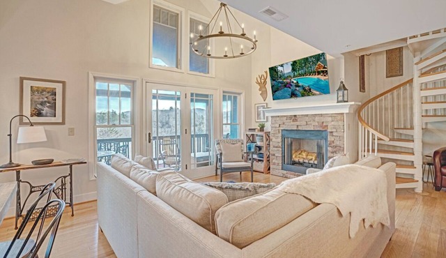 Echota Wintergreens 1631-Mtn Condo, Gated Resort, Indoor/Outdoor Pools & Hot Tub