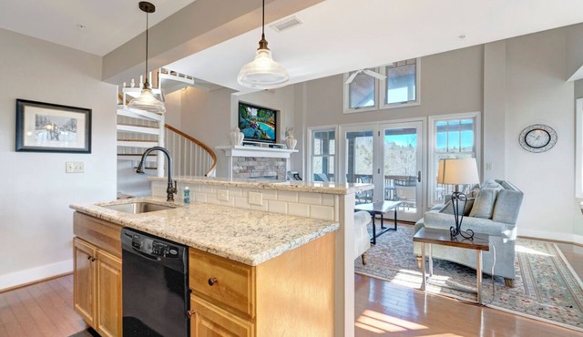 Echota Wintergreens 1732-Mtn Condo, Gated Resort, Indoor/Outdoor Pools & Hot Tub