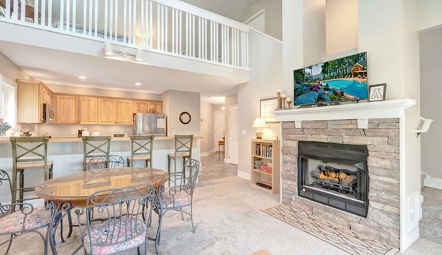 Echota Woods 132- Mtn Condo, Gated Resort, Indoor/Outdoor Pools & Hot Tub