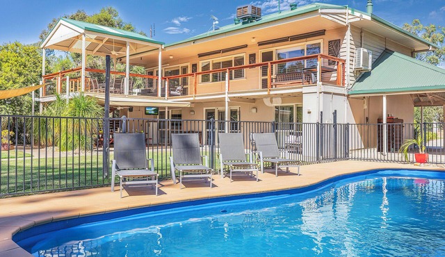 Echuca Murray River Holiday Home & Private boat mooring - Paro's Landing