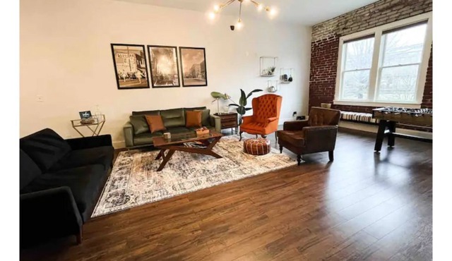 Eclectic 2 Bedroom Loft in Historic Spencer