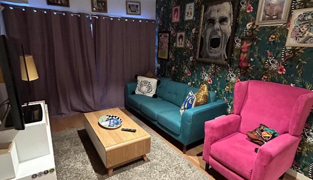 Eclectic 2BR apartment in West Footscray!