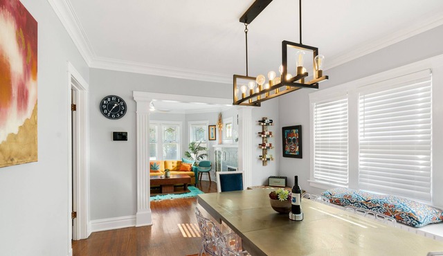 Eclectic 3 Bedroom Home (w/Firepit) Close To Downtown Chicago!