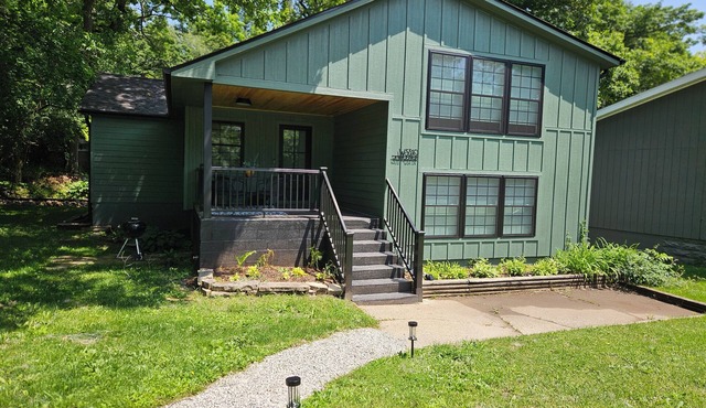 Eclectic 3 Bedroom Lake Wandawega Cabin