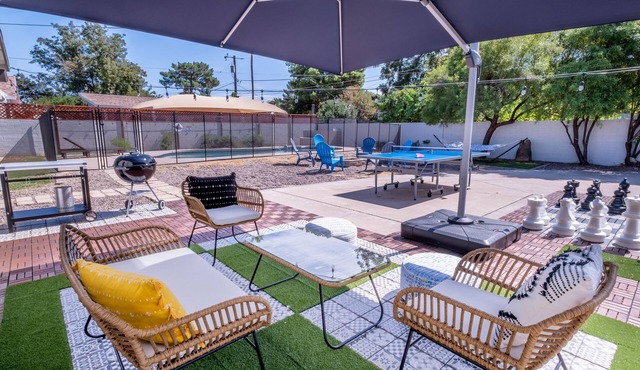 🌵 Eclectic 5BR Uptown Retreat 🌵 Pool ⭐ Giant Chess ⭐ Office ⭐ BBQ ⭐ Fire Pit ⭐