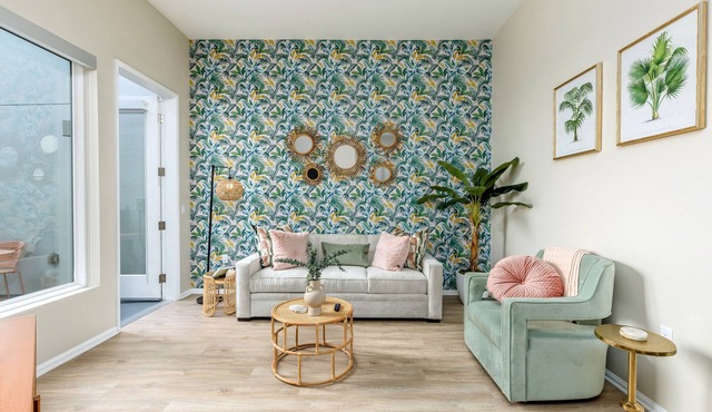 Eclectic : 65” TVs : Fast Wi-Fi : Parking : Pets : Bohemian