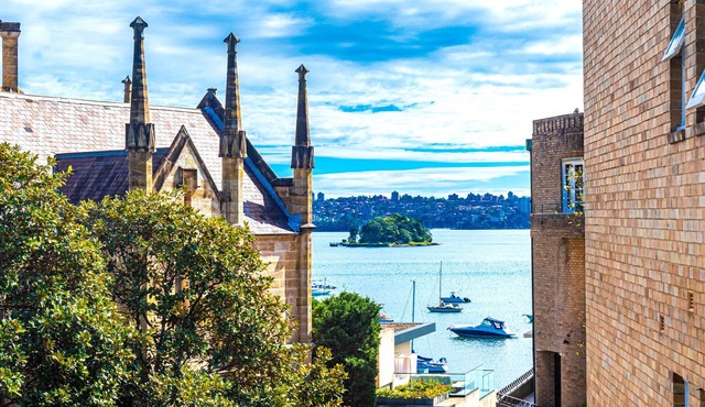 Eclectic Art Deco Retreat in Harborside Enclave, Double Bay