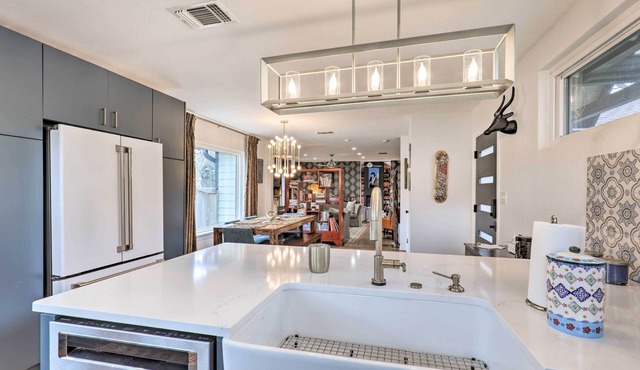 Eclectic Austin Bungalow: Central Location!