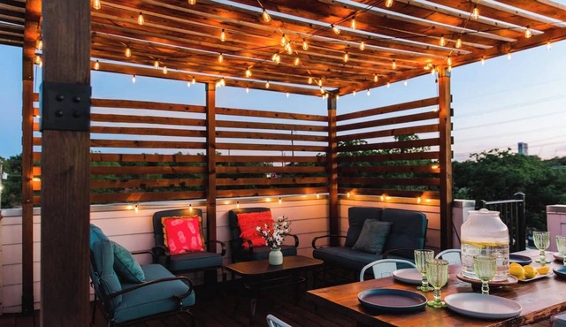Eclectic Austin Oasis| Rooftop Decks, Downtown Views