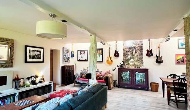 Eclectic Barn · Pergola & Dog-Friendly Garden