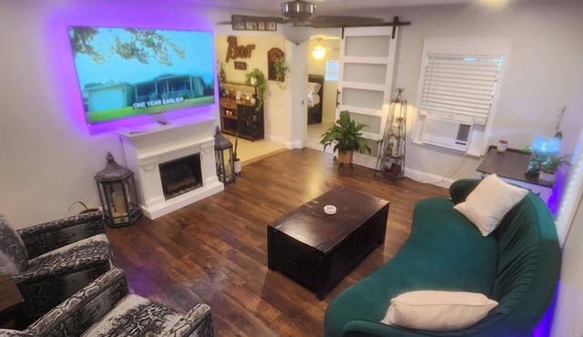 Eclectic Bungalow, Charming 2-bdrm house in superb Fort Lauderdale with Pool