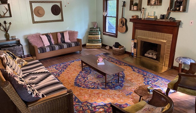 Eclectic Cabin On 20 Acres Near Red River Gorge
