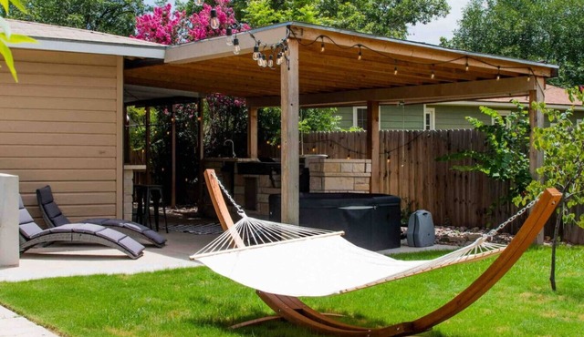 Eclectic Design| Hot Tub| Fire Pit| Pickleball