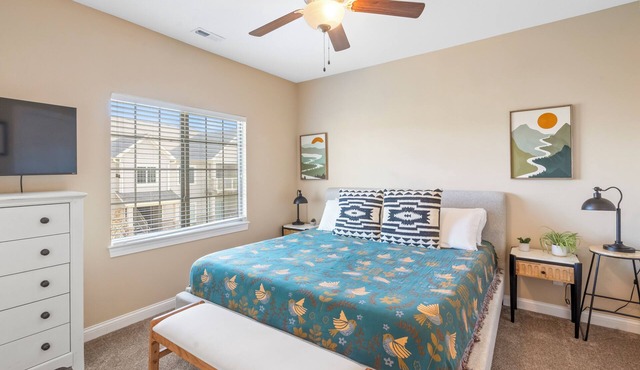 Eclectic Escape Spacious Comfort Private Garage Family Friendly Safe Rose Park