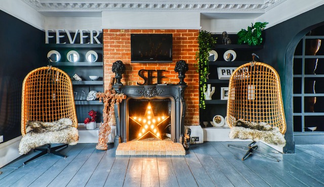 Eclectic modern victorian large city central flat