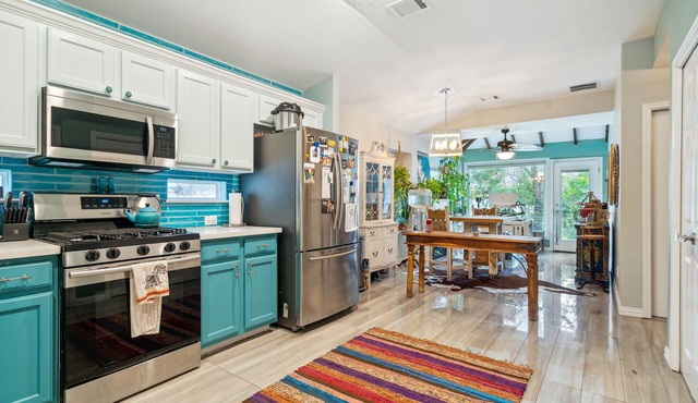 Eclectic Oasis: Artful & Colorful Comfort