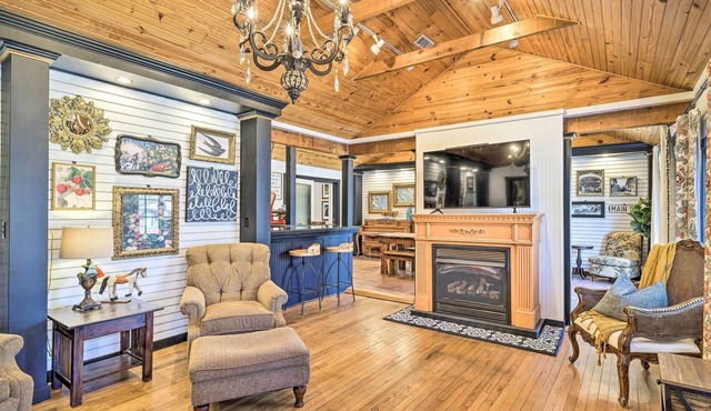 Eclectic 'Osage Cottage' in Historic District