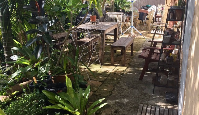 Eclectic room, private space, quiet nature spot near famous surf beaches & City