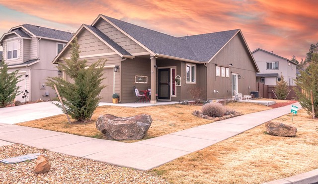 Eclectic SE Bend home ~ Close to Shopping ~ Close to Old Mill
