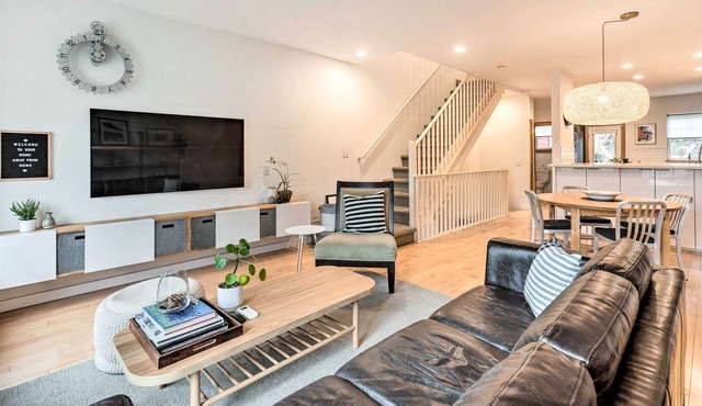 Eclectic Seattle Townhome < 3 Mi to Downtown!