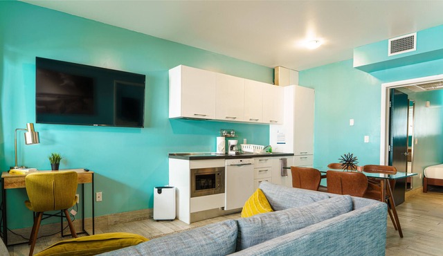 Eclectic & Spacious 2/1 APT in the center of SoBe