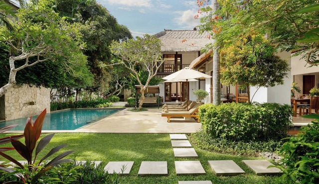 Eclectic Spacious Design 4BR Beachside Pool Villa