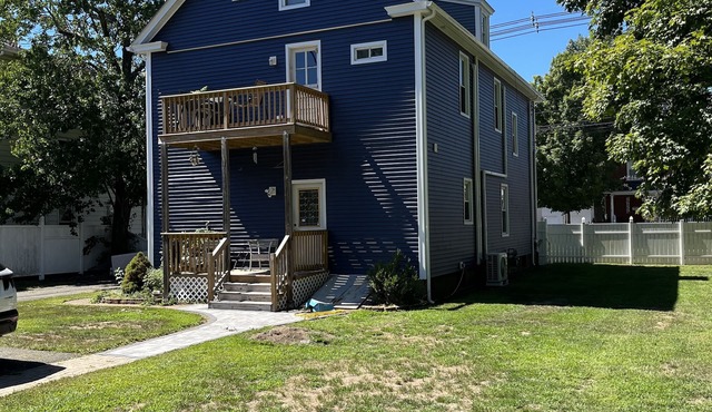 Eclectic & Whimsical themed Apt w/Free Parking & Pet-Friendly