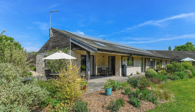 Eco 2-Bed Bungalow with Biodiverse Garden & Solar