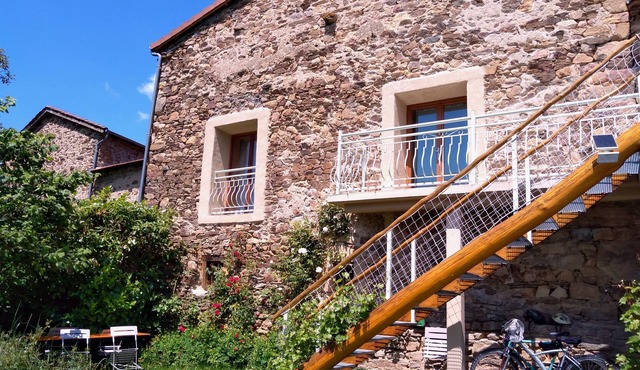 Eco-accommodation in the heart of Auvergne (2-5 pers)
