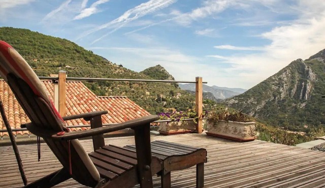 Eco chalet , grande terrasse ,vue imprenable.