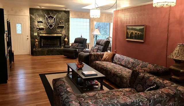 Eco-Cove Wildlife Sanctuary - an Elegant, Two Bedroom Mountain Vacation Home