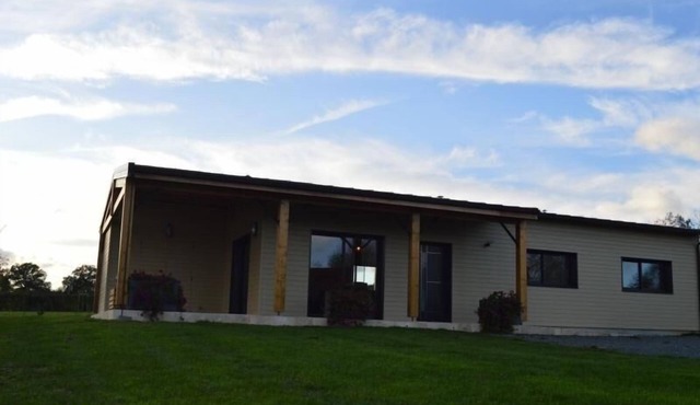 Eco-Friendly Retreat: Private Garden, Accessible, Near Nautical Base, 3 Bedrooms, Sleeps 8