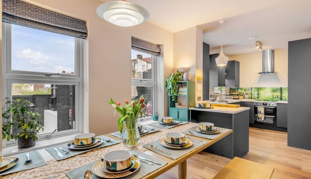 Eco-friendly 4-bed townhouse with parking in prime Norwich location