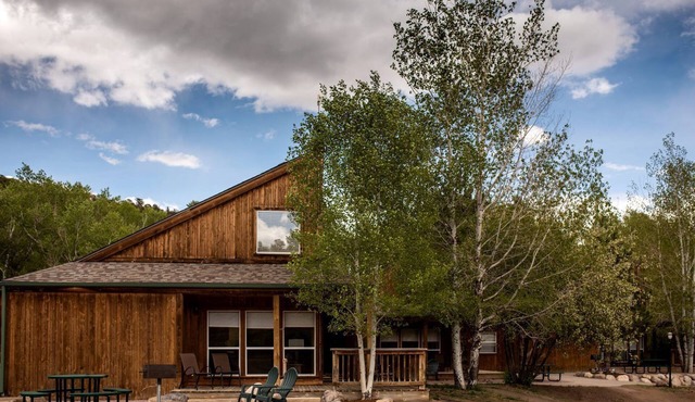 Eco-Friendly Cabin with Views of the Rocky Mountains in Colorado