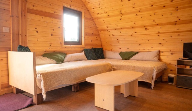 Eco Friendly Cabins Next To The Crossings Pub