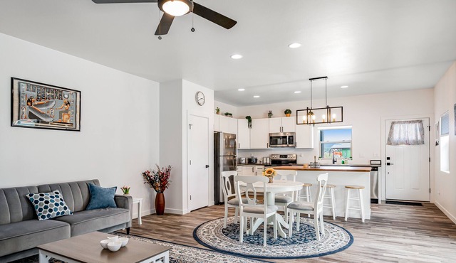 Eco-Friendly Home in a Lakefront Community - Walk to Dining & Shopping