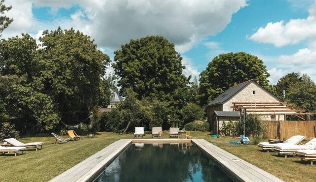 Eco-Gîte with pool in a bird refuge in Anjou