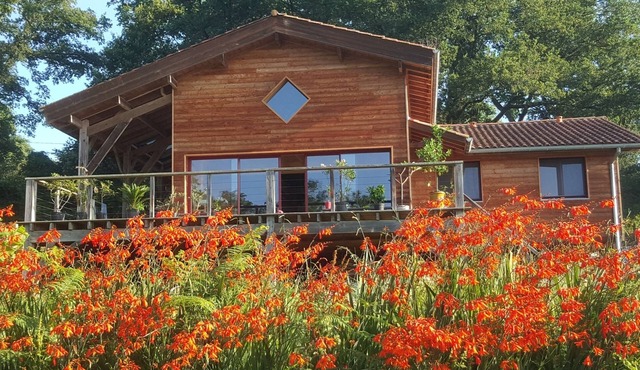 Eco-lodge Villa on Stilts-Swimming pool/Bikes/Plancha- near Bayonne and Hossegor