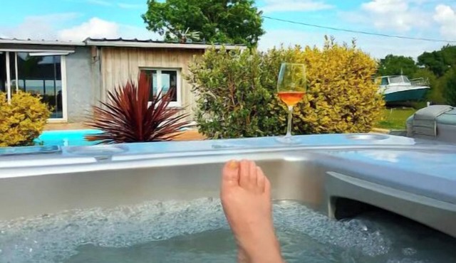 Eco lodge on the estuary pool and spa