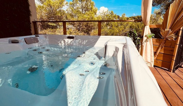 Eco-lodge yurt with luxury Jacuzzi at C&C for ADULTS only