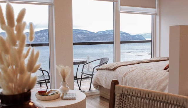 Eco-luxurious mini-chalet, 180° view of the Fjord