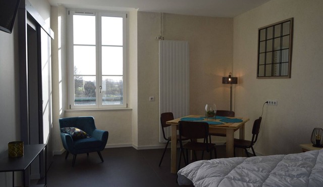 Eco-renovated studio in Lingé with terrace and parking, accessible for reduced mobility