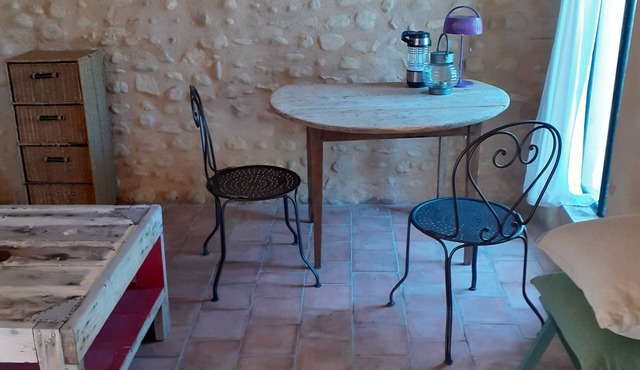 Eco-rustic cabin amid lavender and olive trees