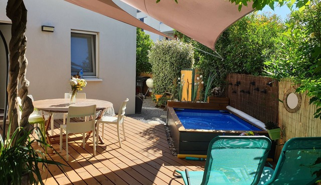 Eco villa with air-conditioning, 4 bedrooms, 2 bathrooms, small swimming pool: close to beaches and towns