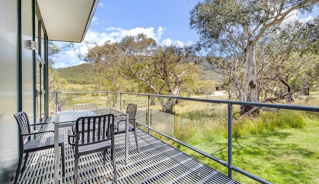 Ecocrackenback 14 'Sustainable chalet close to the slopes.'