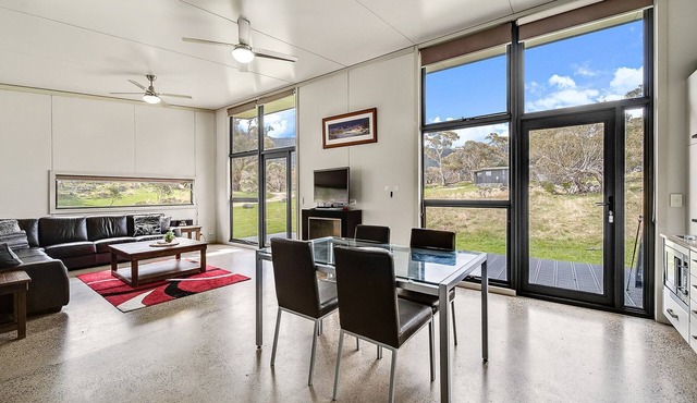 Ecocrackenback 16 'Sustainable chalet close to the slopes.'