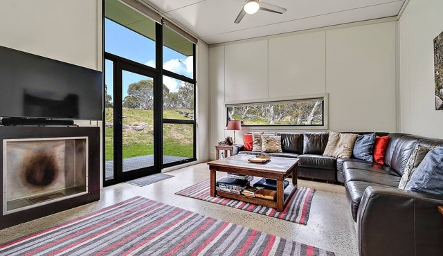 Ecocrackenback 19 'Sustainable chalet close to the slopes.'